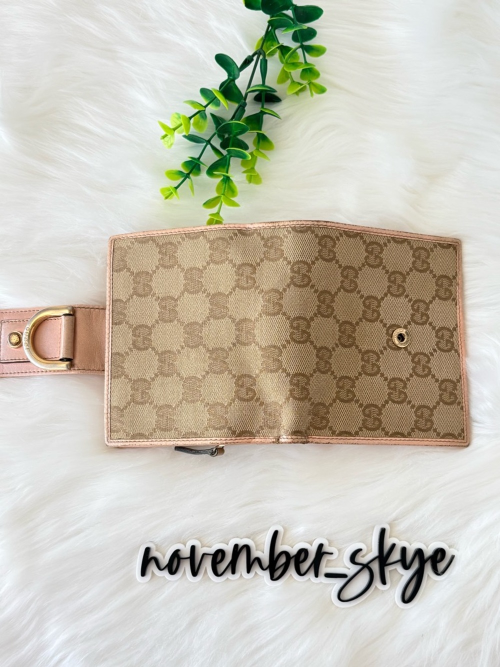 Gucci Beige and Pink Monogram Bifold Wallet with Gold Hardware - Picture 7 of 16